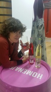 homenaje Imagen. María Clé ha diseñado la nueva etiqueta de los vinos blanco y rosado HOMENAJE 2015