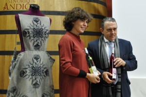 homenaje Imagen. María Clé con José Manuel Plo, Director Comercial de Grupo La Navarra - Familia Belasco. Homenaje 2015