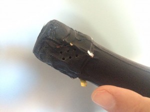 Abrir una botella de champagne o cava. Imagen. Cuadradito cerca de zona del tapón. Abrir una botella de champagne o cava.