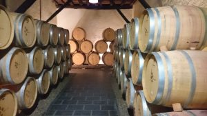 Cuatro Pasos es una bodega berciana Imagen. Sala de Crianza de la bodega Cuatro Pasos.