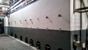 Cuatro Pasos es una bodega berciana Imagen: Antiguos depósitos de cemento de la bodega Cuatro Pasos