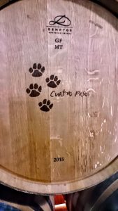 Cuatro Pasos es una bodega berciana Imagen. Las "pisadas" de la osa son el emblema de Cuatro Pasos.