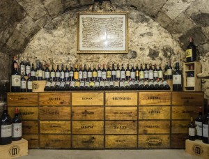 Las vinotecas simulan el ambiente de una bodega. Las vinotecas simulan el ambiente de una bodega.