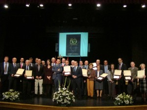 Bodegas Altovela Foto del grupo homenajeados con consejero y junta directiva. Bodegas Altovela