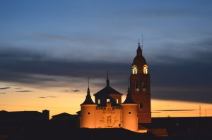 Imagen. Iglesia de Rueda al atardecer. Categoria Patrimonio. Ruta del  Vino de Rueda