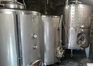 Imagen. Depósitos de Inox en las instalaciones de Bodegas Vehemencia