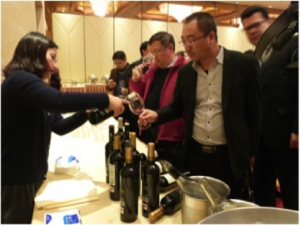 Imagen. Participantes durante la cata de vinos de Félix Solís Avantis. Decanter Shanghai