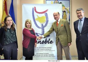 Convenio de colaboración de Vinoble 2016 con el Ayuntamiento de Jerez Convenio de colaboración de Vinoble 2016 con el Ayuntamiento de Jerez