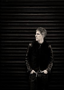Mikel Erentxun ofrece un concierto acústico entre barricas en Pagos del Rey Museo del Vino. Mikel Erentxun ofrece un concierto acústico entre barricas en Pagos del Rey Museo del Vino.