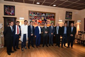 El presidente de Castilla-La Mancha visita la Bodega Iniesta El presidente de Castilla-La Mancha visita la Bodega Iniesta