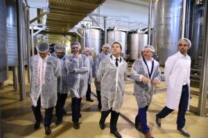 El presidente de Castilla-La Mancha visita la Bodega Iniesta El presidente de Castilla-La Mancha visita la Bodega Iniesta