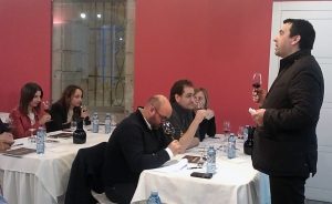 La Ruta do Viño Rías Baixas celebró con gran éxito una Cata entre Amigos con vinos tintos en Pontevedra. La Ruta do Viño Rías Baixas celebró con gran éxito una Cata entre Amigos con vinos tintos en Pontevedra.