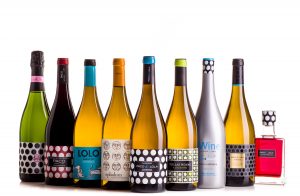 Imagen. Especial cuidado con los vinos blancos. Mantenerlos en penumbra o alejados de la luz solar.