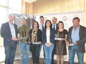Foto de todos los premiados en la XXII Cata dos Viños da Ribeira Sacra, y del Presidente del Consello Regulador.