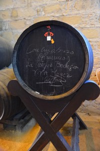 José Mercé firma una bota en González Byass jose merce firma bota jerez