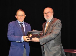 José Manuel Plo y Cesar Lumbreras jose-manuel-plo-y-cesar-lumbreras-entrega-premio