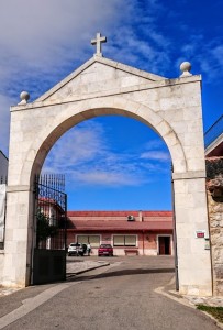 Imagen. "Arco" emblema de Bodegas Alejandro Fernández Tinto Pesquera