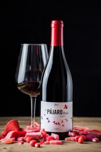 Vino El Pájaro Rojo Roble. Vino El Pájaro Rojo Roble.